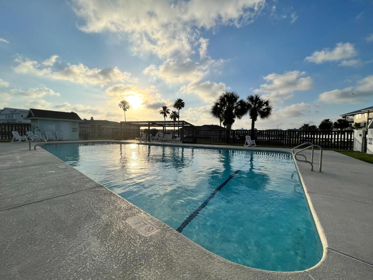 Rockport Waterfront Condo With A View Esterno foto
